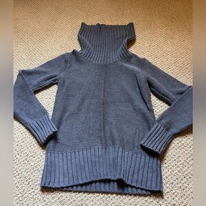 Old Navy only lightly worn turtle neck sweater!